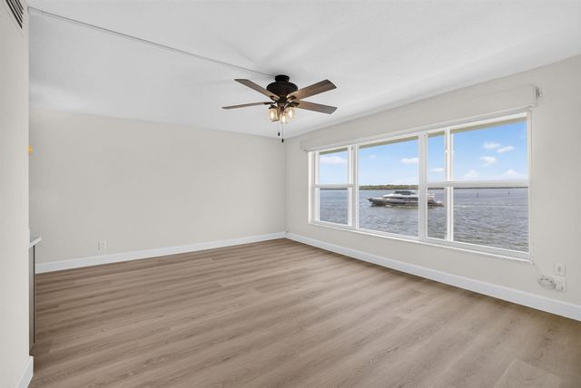 52 Yacht Club Drive 305, North Palm Beach, FL 33408