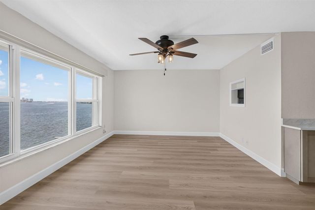 52 Yacht Club Drive 305, North Palm Beach, FL 33408