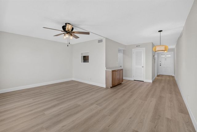 52 Yacht Club Drive 305, North Palm Beach, FL 33408