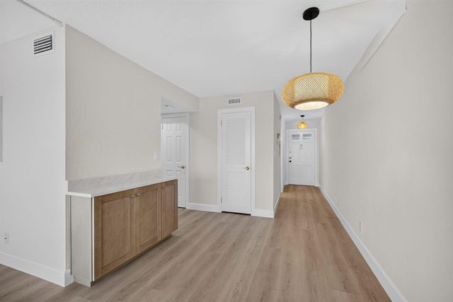 52 Yacht Club Drive 305, North Palm Beach, FL 33408