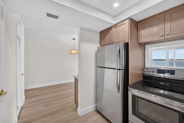 52 Yacht Club Drive 305, North Palm Beach, FL 33408