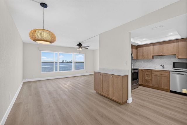 52 Yacht Club Drive 305, North Palm Beach, FL 33408