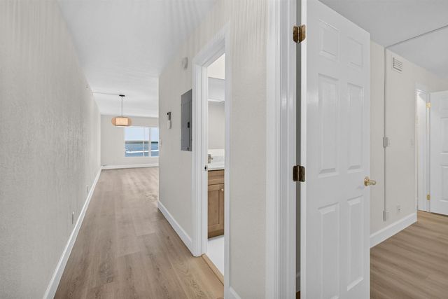 52 Yacht Club Drive 305, North Palm Beach, FL 33408