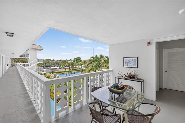 52 Yacht Club Drive 305, North Palm Beach, FL 33408