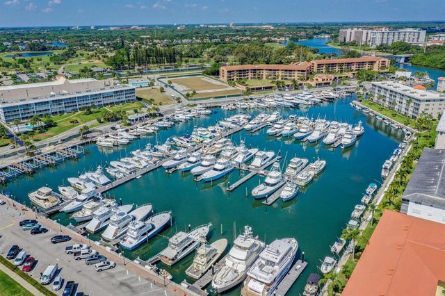 52 Yacht Club Drive 305, North Palm Beach, FL 33408