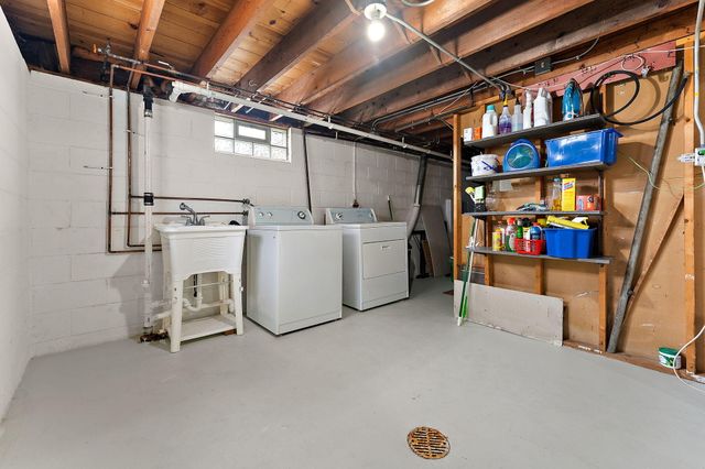 217 W 40th Place, Griffith, IN 46319