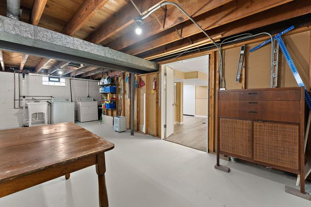 217 W 40th Place, Griffith, IN 46319