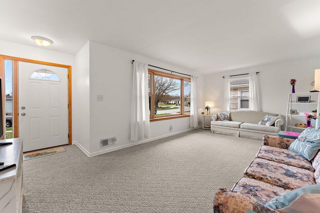 217 W 40th Place, Griffith, IN 46319