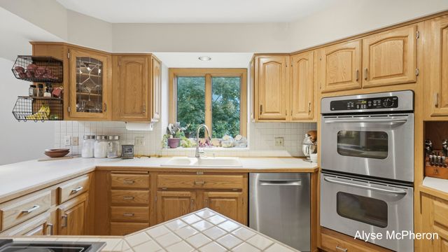 18121 Lovell Road, Spring Lake, MI 49456
