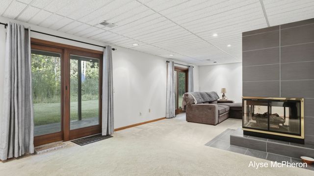 18121 Lovell Road, Spring Lake, MI 49456