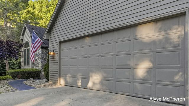 18121 Lovell Road, Spring Lake, MI 49456