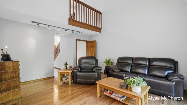 18121 Lovell Road, Spring Lake, MI 49456