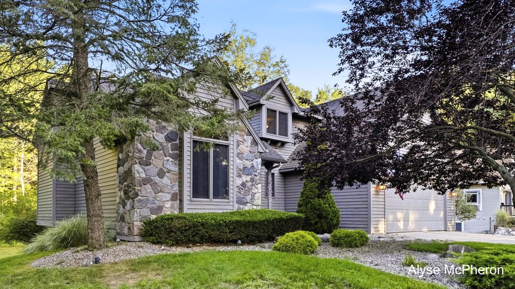 18121 Lovell Road, Spring Lake, MI 49456