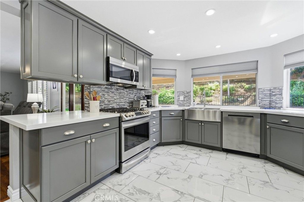 Image 6 of property listing at 5640 Cypress, Palmdale, CA 93551