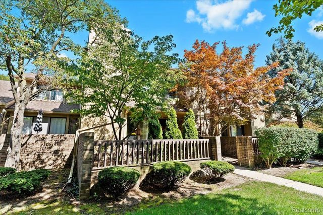 1737 S Hill Blvd Boulevard E, Bloomfield Hills, MI 48304