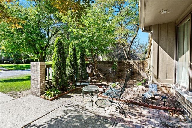 1737 S Hill Blvd Boulevard E, Bloomfield Hills, MI 48304