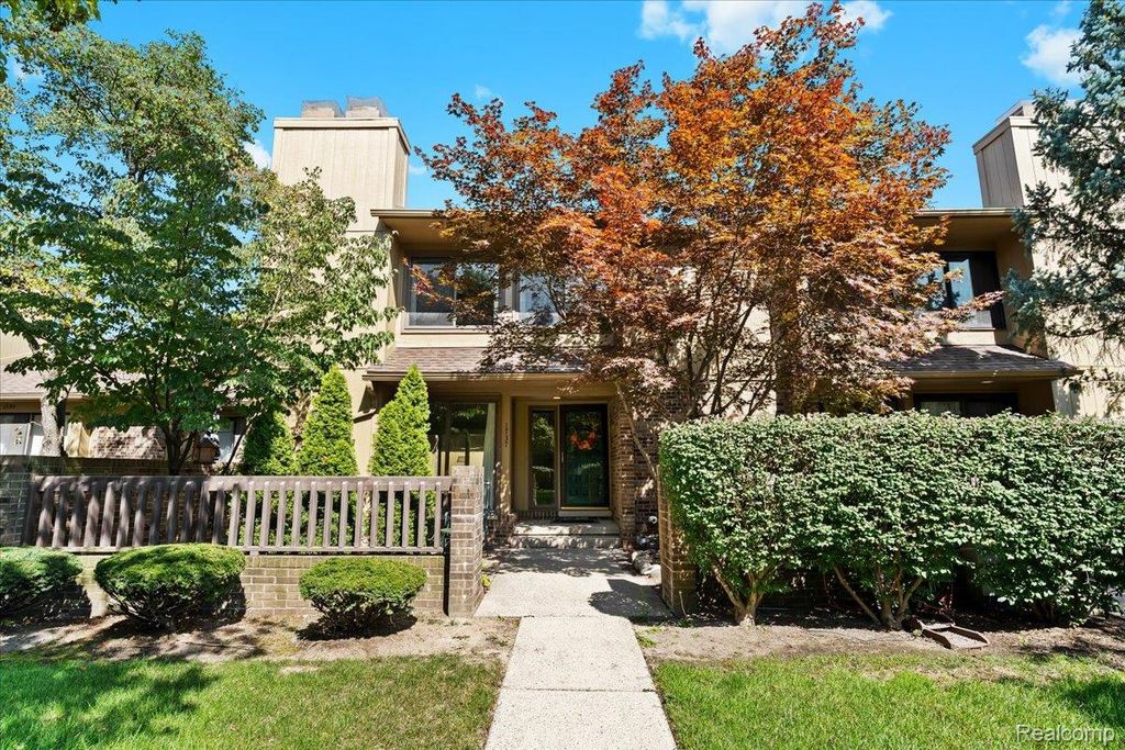 1737 S Hill Blvd Boulevard E, Bloomfield Hills, MI 48304