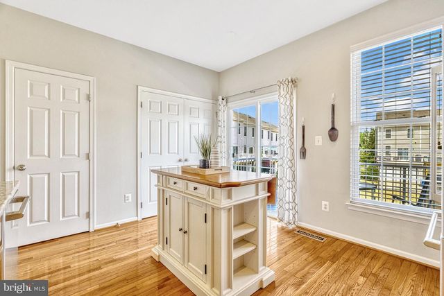 25368 SHIPLEY TER, Chantilly, VA 20152