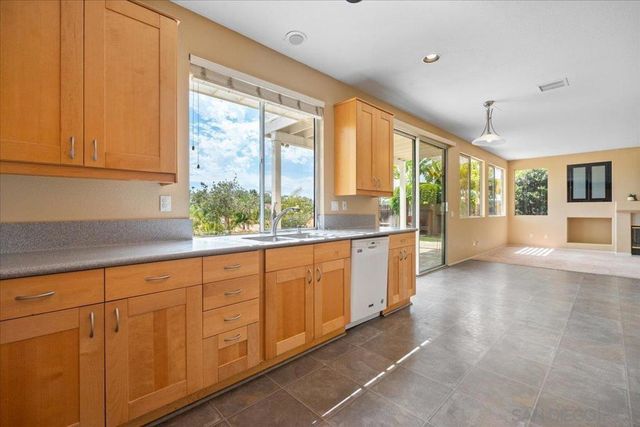 546 Calle Capistrano, San Marcos, CA 92069