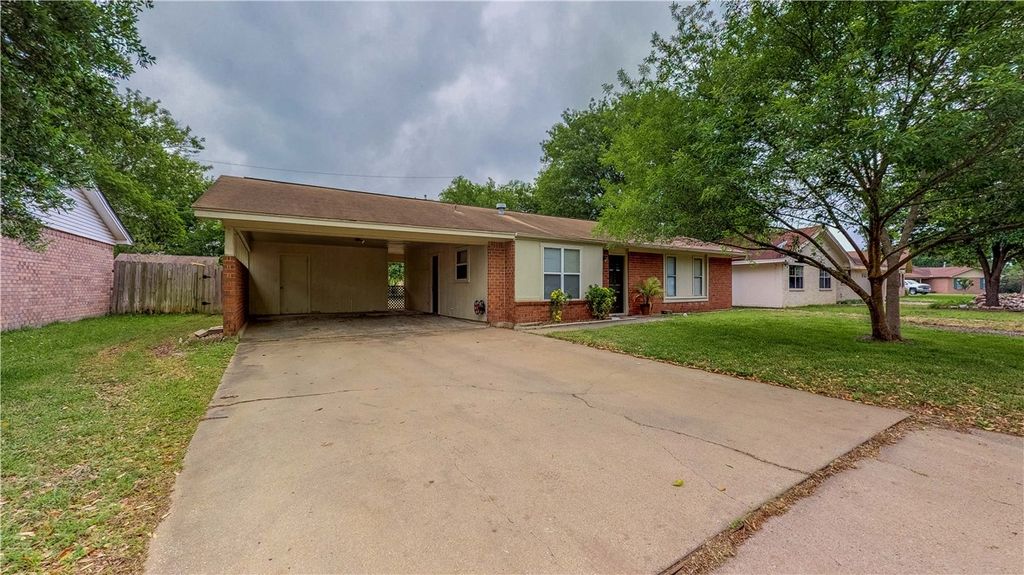 1108 Forest Glen Court, Bryan, TX 77803