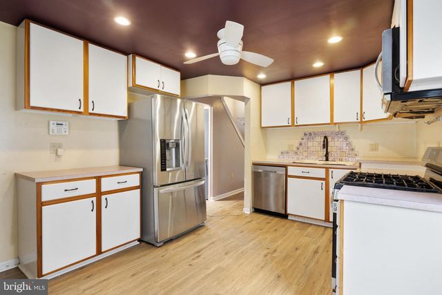3215 HIGH ST, Emigsville, PA 17318
