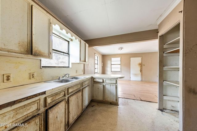 144 Hanks Pond Road, Crowley, LA 70526