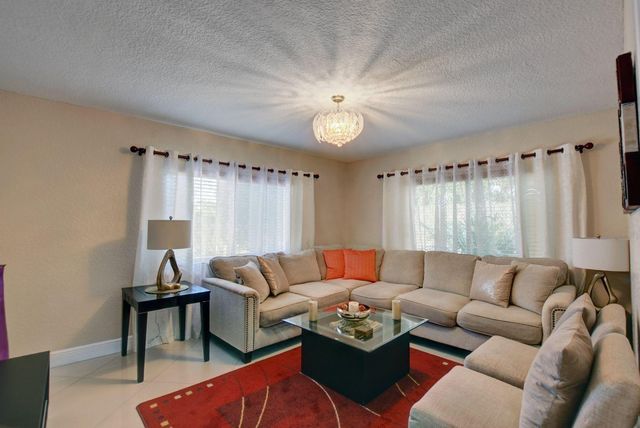 1371 Woodcrest Road W, West Palm Beach, FL 33417