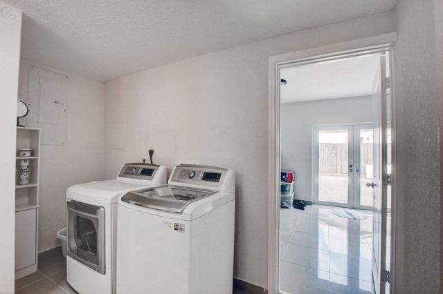 1371 Woodcrest Road W, West Palm Beach, FL 33417