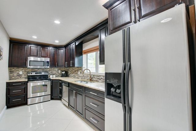 1371 Woodcrest Road W, West Palm Beach, FL 33417