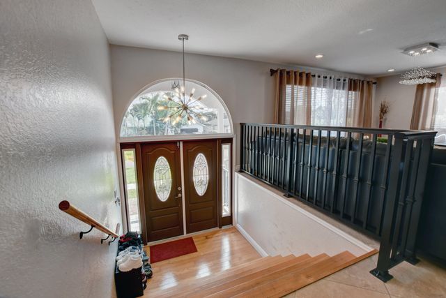 1371 Woodcrest Road W, West Palm Beach, FL 33417