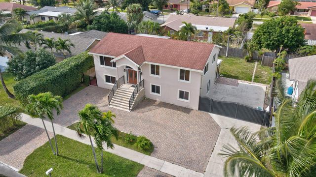 1371 Woodcrest Road W, West Palm Beach, FL 33417