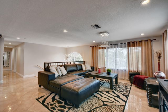 1371 Woodcrest Road W, West Palm Beach, FL 33417