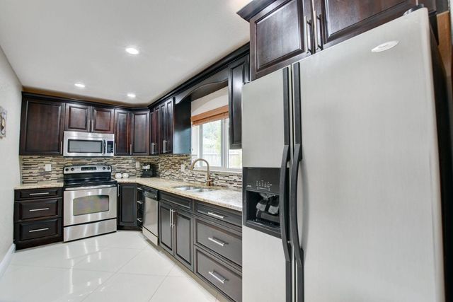 1371 Woodcrest Road W, West Palm Beach, FL 33417