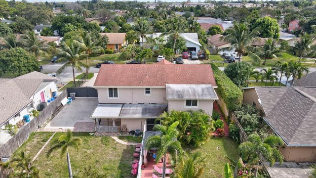 1371 Woodcrest Road W, West Palm Beach, FL 33417