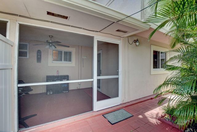 1371 Woodcrest Road W, West Palm Beach, FL 33417