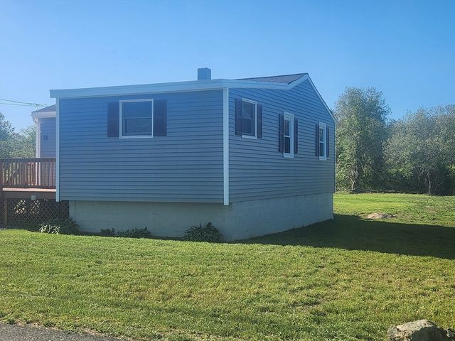 11 Starboard Dr, Fairhaven, MA 02719