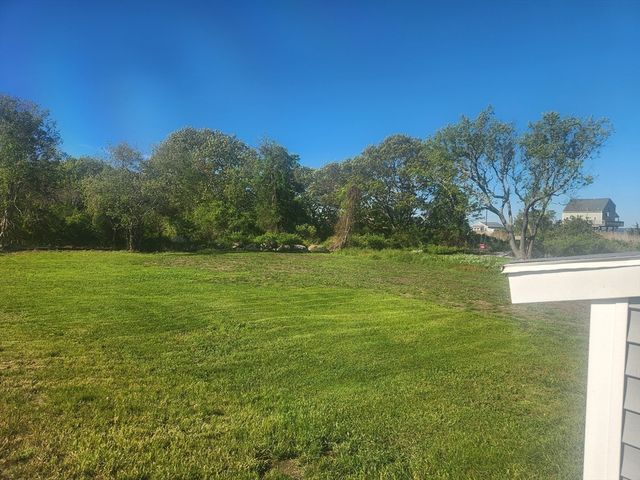 11 Starboard Dr, Fairhaven, MA 02719