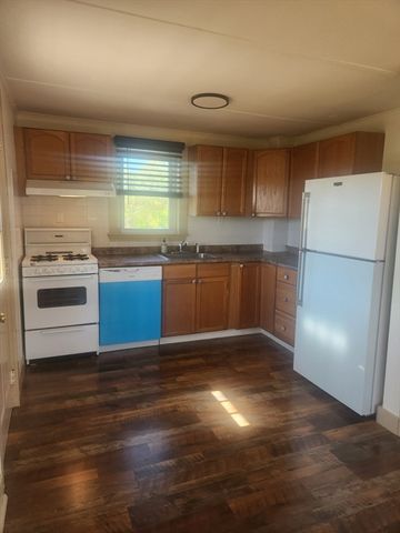 11 Starboard Dr, Fairhaven, MA 02719
