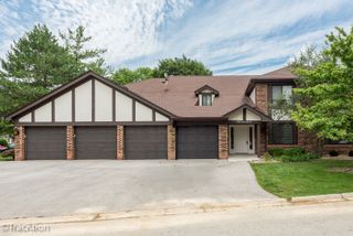 5825 Doe Circle 5825, Westmont, IL 60559