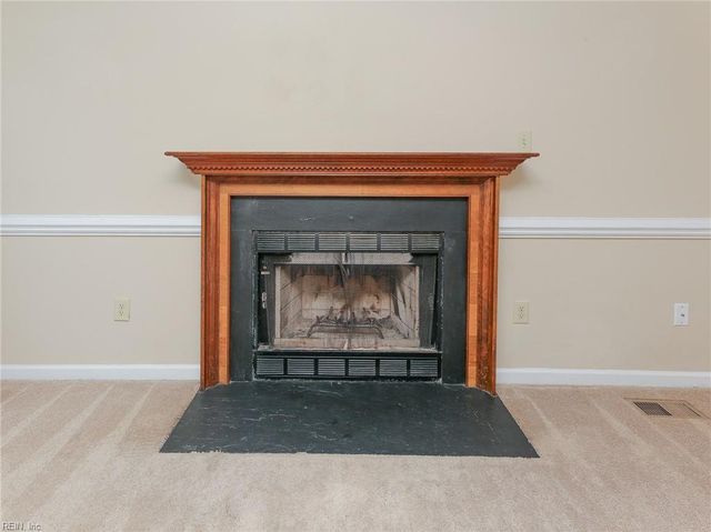973 Banks LN, Newport News, VA 23608