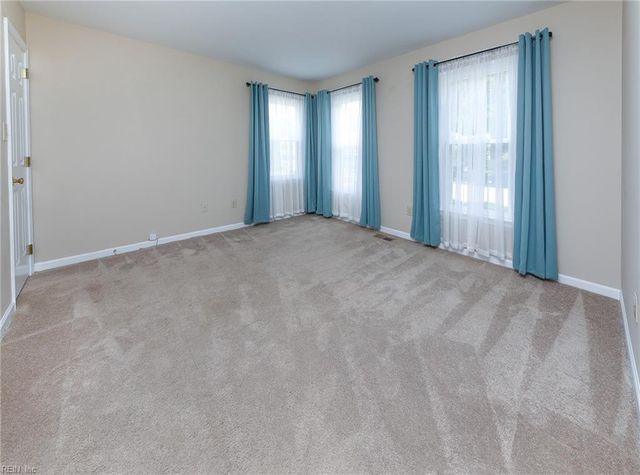 973 Banks LN, Newport News, VA 23608