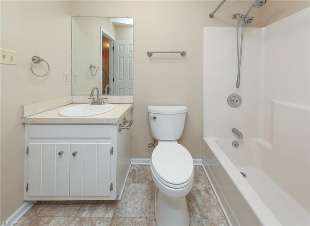 973 Banks LN, Newport News, VA 23608