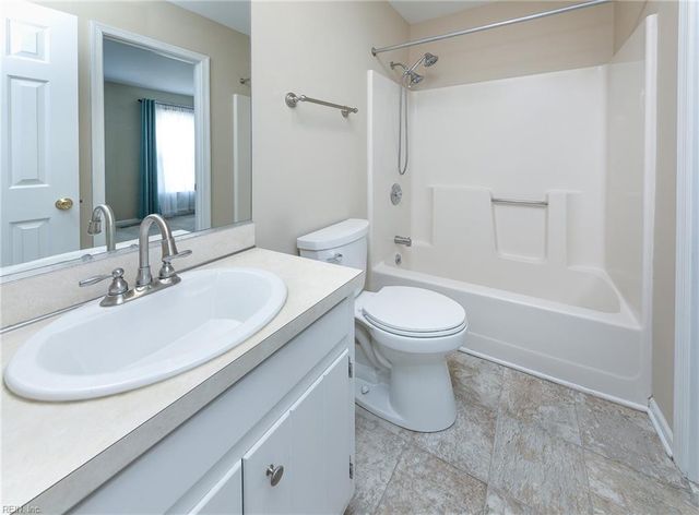 973 Banks LN, Newport News, VA 23608
