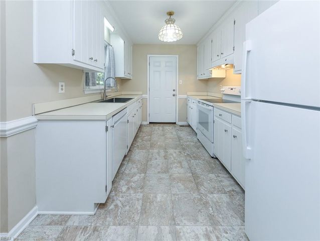 973 Banks LN, Newport News, VA 23608