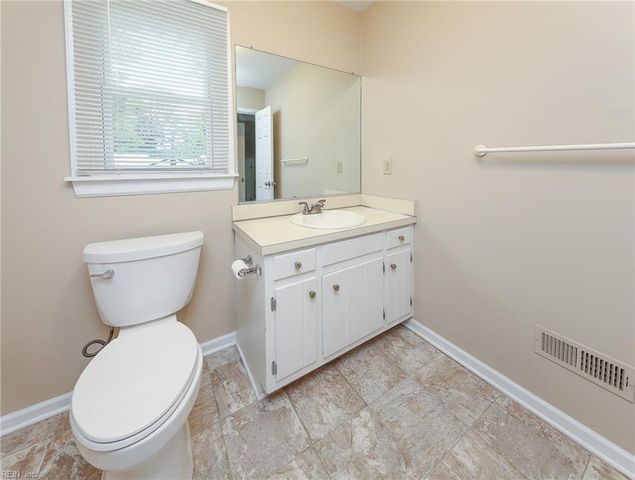 973 Banks LN, Newport News, VA 23608