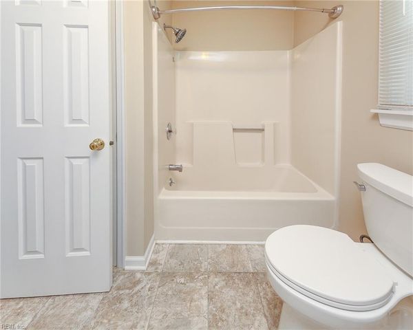973 Banks LN, Newport News, VA 23608