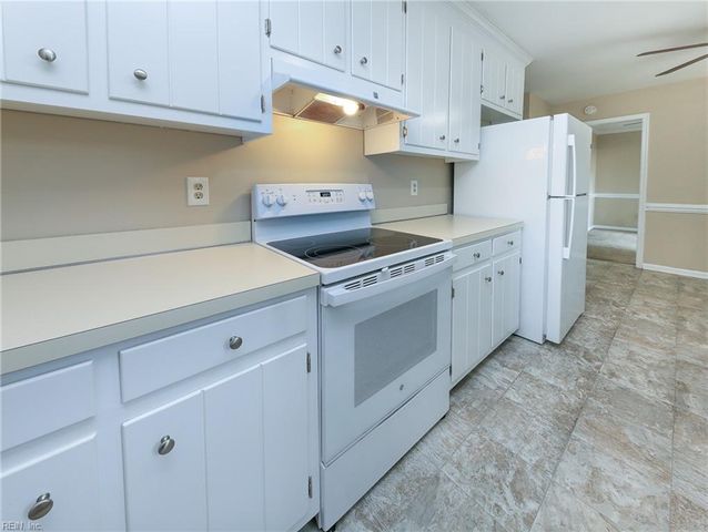 973 Banks LN, Newport News, VA 23608