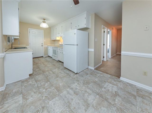 973 Banks LN, Newport News, VA 23608