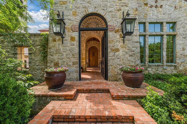 545 W Highland Street, Southlake, TX 76092
