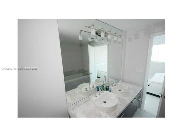 244 BISCAYNE BL 3408, Miami, FL 33132